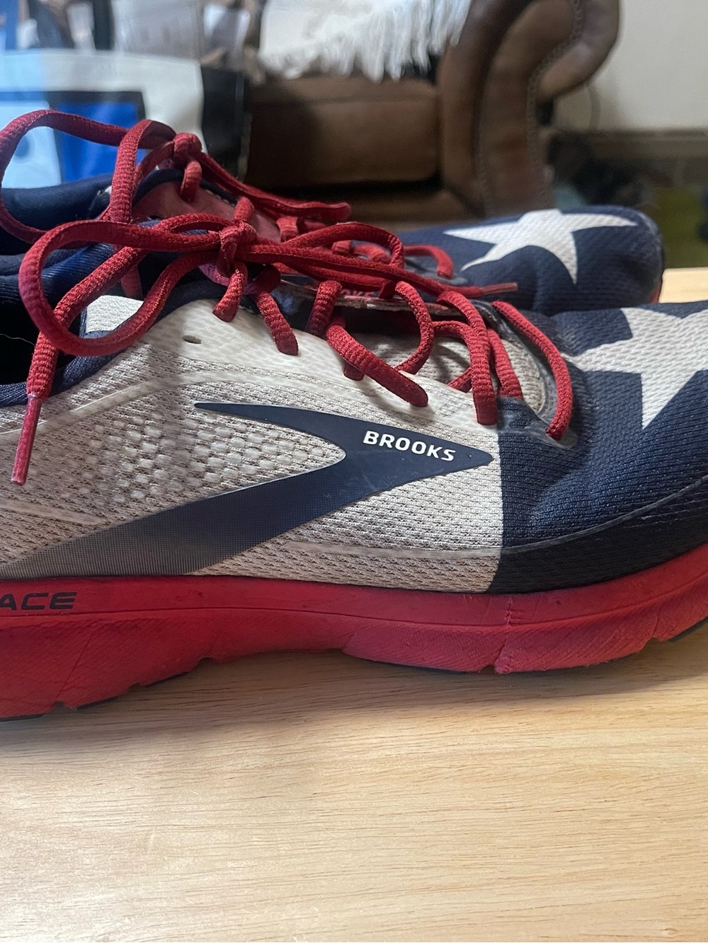 Brooks Trace 2 Texas Star Running Shoes Mens 11.5 USA Red White Blue 1103881D689